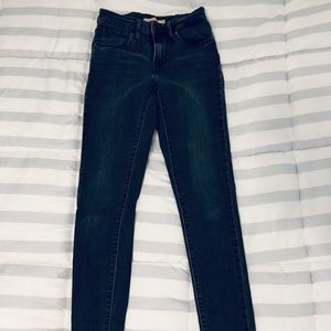 {Levi’s} black 721 High Rise Skinny Jeans